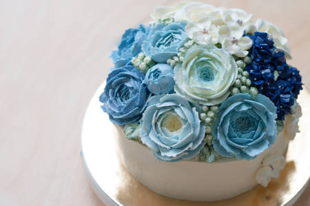 cakes decorated with flowers view from the topの写真素材