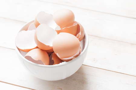 Eggs Cracked isolated on white backgroundの写真素材