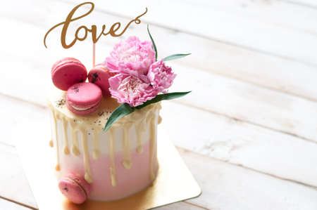 Chocolate Dipped cake with macaroon and pink carnationの写真素材