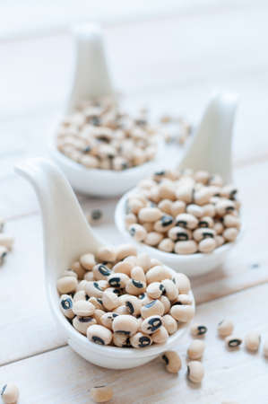 Black eyed beans in ceramic spoonの写真素材
