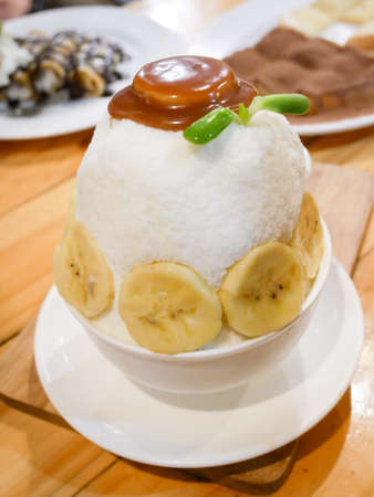 Bingsu with banana and sunflower spoutの写真素材