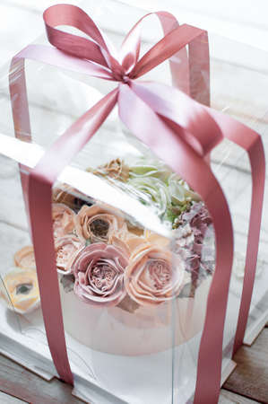 Buttercream flower cake in transparent plastic boxの写真素材
