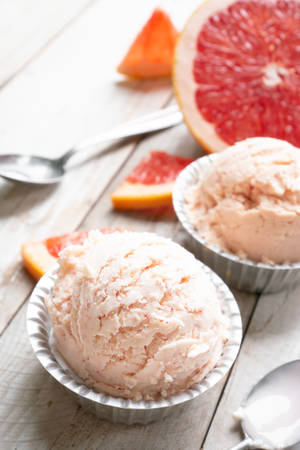 Homemade icecream made from grapefruitの写真素材