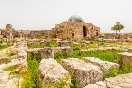 The Dome of Umayyad Palace mosque with ruins in the foreground, Citadel Hill, Jabal al-Qala, Amman, Jordan.の写真素材