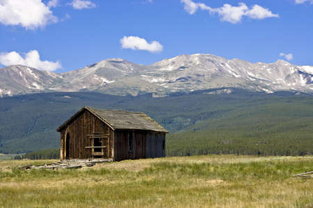 Abandoned shelter in the valley beneath Mount Massive in Leadville, Colorado, USAの写真素材