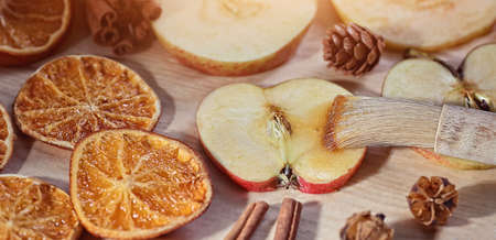 Prepare candied winter fruit
