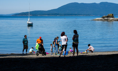 Bellingham, USA - May 28, 2017: Families enjoying a holiday weekend at Larrabee state parkのeditorial素材
