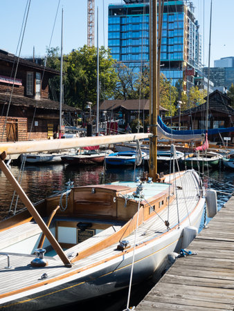 Seattle, USA - October 4, 2018: Boats on the shores of Lake Union in South Lake Union neighborhood with new construction underway in the backgroundのeditorial素材