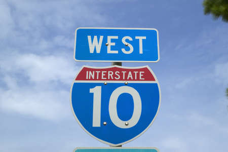 West on Interstate Highway 10, the Christopher Columbus transcontinental Highwayのeditorial素材