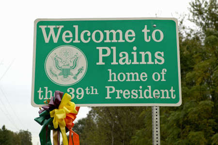 ÒWelcome to PlainsÓ sign, the home of the 39th President, Jimmy Carter, Plains, Georgiaのeditorial素材