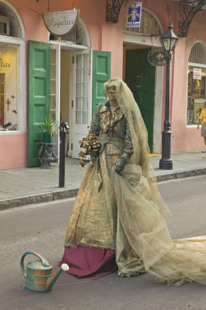 Bourbon Street area mime artist performs in French Quarter of New Orleans, Louisianaのeditorial素材