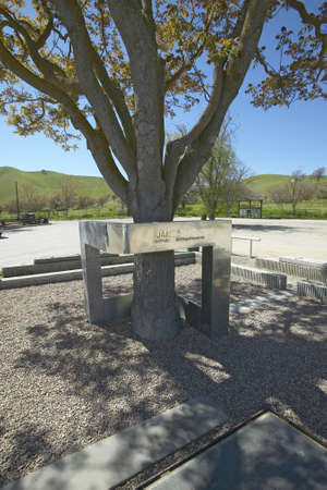 A memorial to actor James Dean, killed in a car accident near the intersection of Highways 46 and 41 in California in the 1950sのeditorial素材