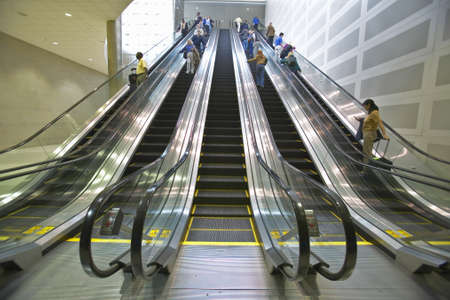 Travelers ride the escalator at the Deroit Airport, Detroit, Michiganのeditorial素材