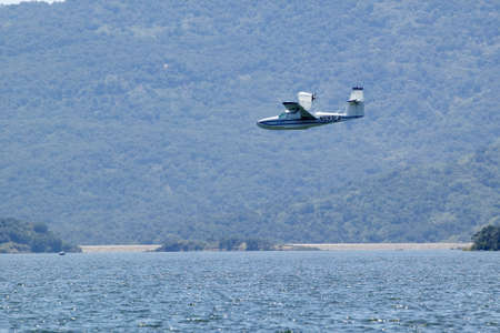 Amphibious seaplane landing on Lake Casitas, Ojai, Californiaのeditorial素材