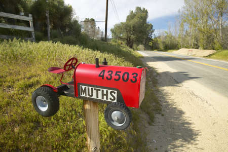 A tractor mailbox near the roadside of central California in the Springのeditorial素材