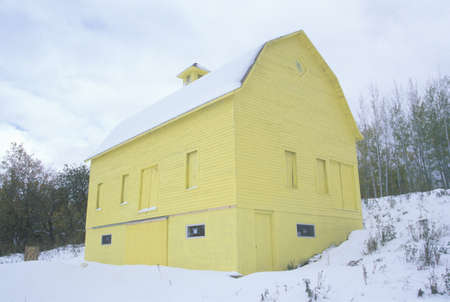 Yellow barn in snow, MIのeditorial素材