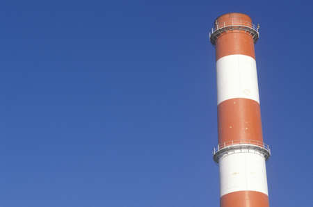 A red and white smoke stack at the Scattergood steam plant in Los Angeles, CAのeditorial素材
