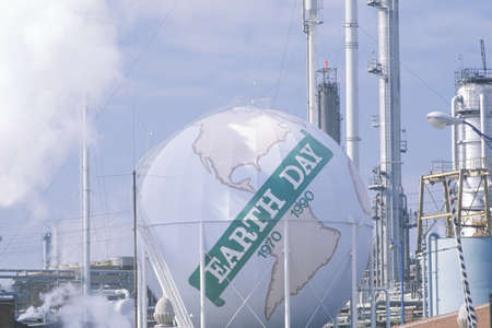 Tank painted as a globe with the words ÒEarth Day 1970-1990Ó  at a Unocal oil refinery in Los Angeles, CAのeditorial素材