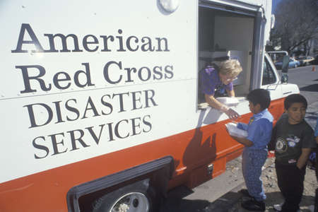 A Red Cross worker handing out meals from a disaster services vanのeditorial素材