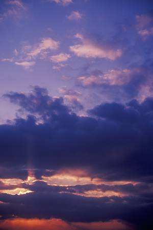 Sun Setting Through Clouds, New Yorkのeditorial素材