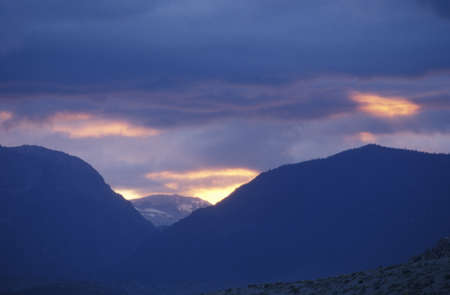 Sunset and Snowy Mountains, Yosemite, Californiaのeditorial素材