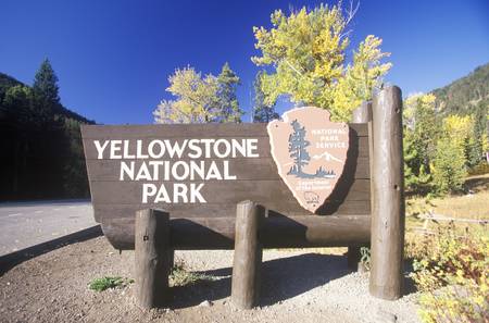 Sign for Yellowstone National Park, Wyomingのeditorial素材