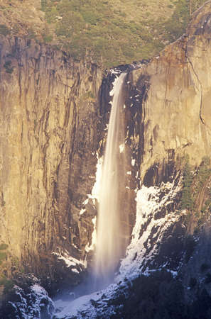Bridal Veil Falls, Yosemite National Park, Californiaのeditorial素材