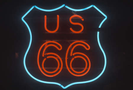 A neon sign that reads ÒUS 66Óのeditorial素材