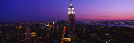 This is the Empire State Building at sunset.  The World Trade Center is on the left, the Statue of Liberty is on the right. This is the view from 42nd Street & 5th Avenue.のeditorial素材