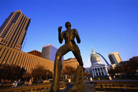 This is the Old Courthouse with a close up of the statue in front of the courthouse and State Capitol. In the background is the skyline and arch.のeditorial素材