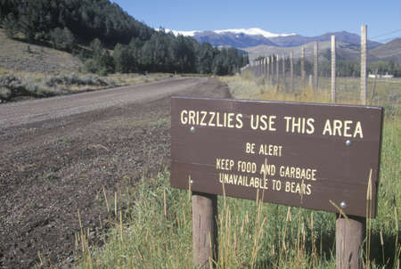 A sign that reads ÒGrizzlies use this areaÓのeditorial素材