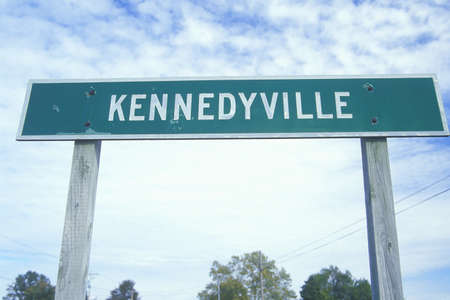 A sign that reads ÒKennedyvilleÓのeditorial素材