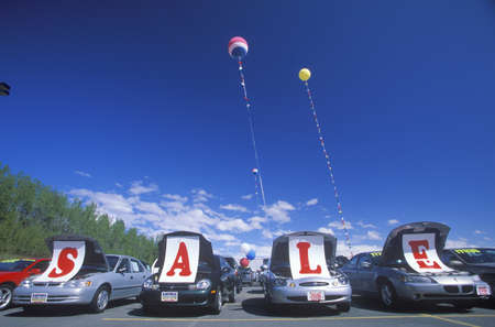 A sign that reads ÒSaleÓのeditorial素材