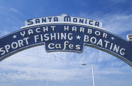 A sign that reads ÒSanta Monica Yacht HarborÓのeditorial素材