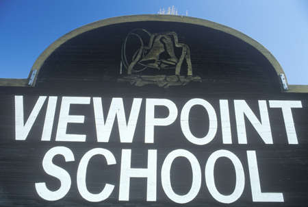 A sign that reads ÒViewpoint schoolÓのeditorial素材