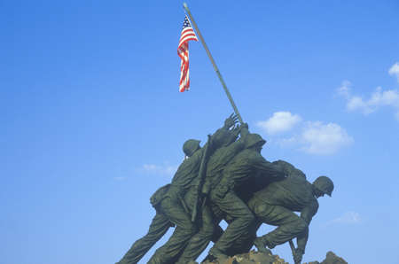Iwo Jima United States Marine Corps memorial statue in Arlington, Virginiaのeditorial素材