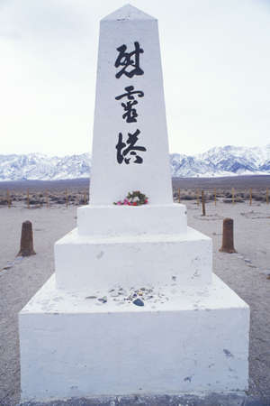 Statue at Manzanar Relocation Center, North of Lone Pride, Californiaのeditorial素材