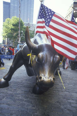 American Flag Tied to Sculpture of Bull, Wall Street, New York City, New Yorkのeditorial素材