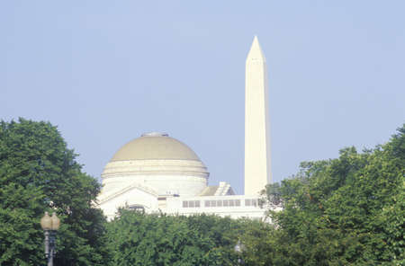 The Smithsonian Institution and The Washington National Monument, Washington, D.C.のeditorial素材