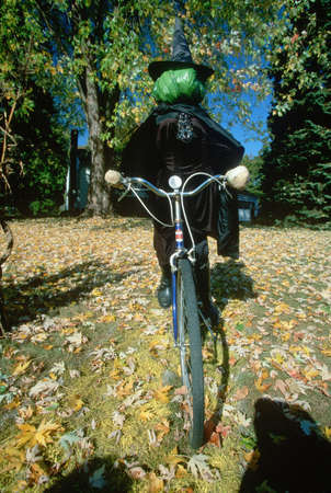 Halloween Witch on Bicycle, New York Stateのeditorial素材