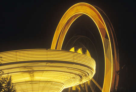 Time Exposure Ferris Wheel and Merry Go Round, Niagara Falls, New Yorkのeditorial素材
