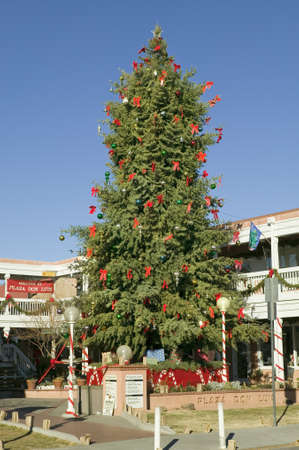 Christmas tree in historic Old Town of Albuquerque, New Mexicoのeditorial素材