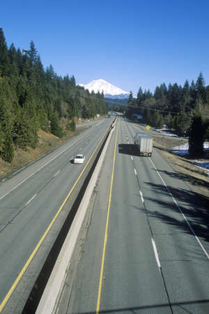 Interstate 5 to Mount Shasta, Californiaのeditorial素材