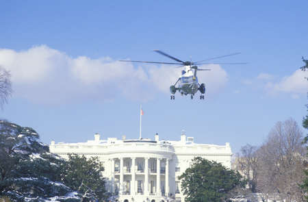 President Reagan arriving at the White House in a helicopter in Washington, D.C.のeditorial素材