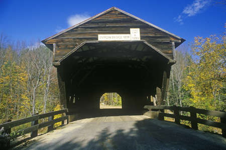 The entrance to the Durgin Covered Bridge in its autumn New Hampshire surroundingsのeditorial素材