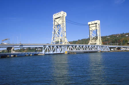 The Portage Lake lift bridge, Houghton-Hancock Bridge in Hancock, Michiganのeditorial素材