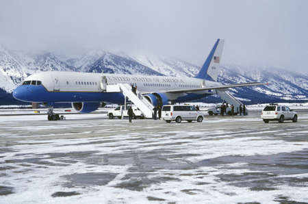 Vice President Dick Cheney landing in the Air Force 2 in Jackson Wyoming のeditorial素材