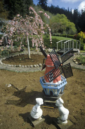 Dutch windmill and statues yard decor, ORのeditorial素材