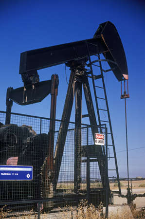 Oil well at Taft, CAのeditorial素材