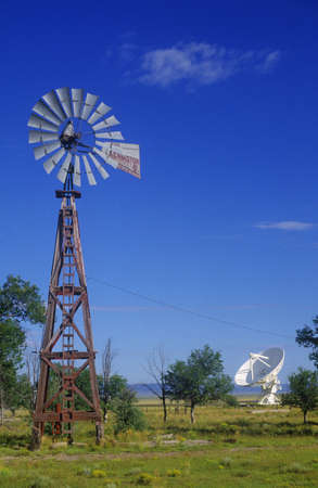 Radio telescope and old windmill at the National Radio Astronomy Observatory in Socorro, NMのeditorial素材